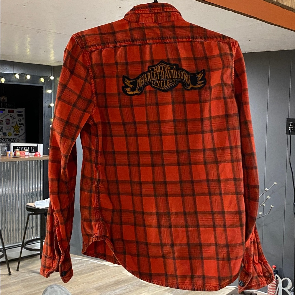 Harley-Davidson women's Red Plaid Button Down Shirt worn look - distressed - Picture 4 of 4